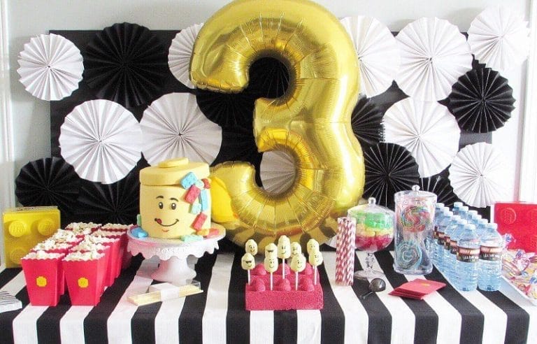 An Ultra-Chic LEGO Party That Doesn’t Break the Bank
