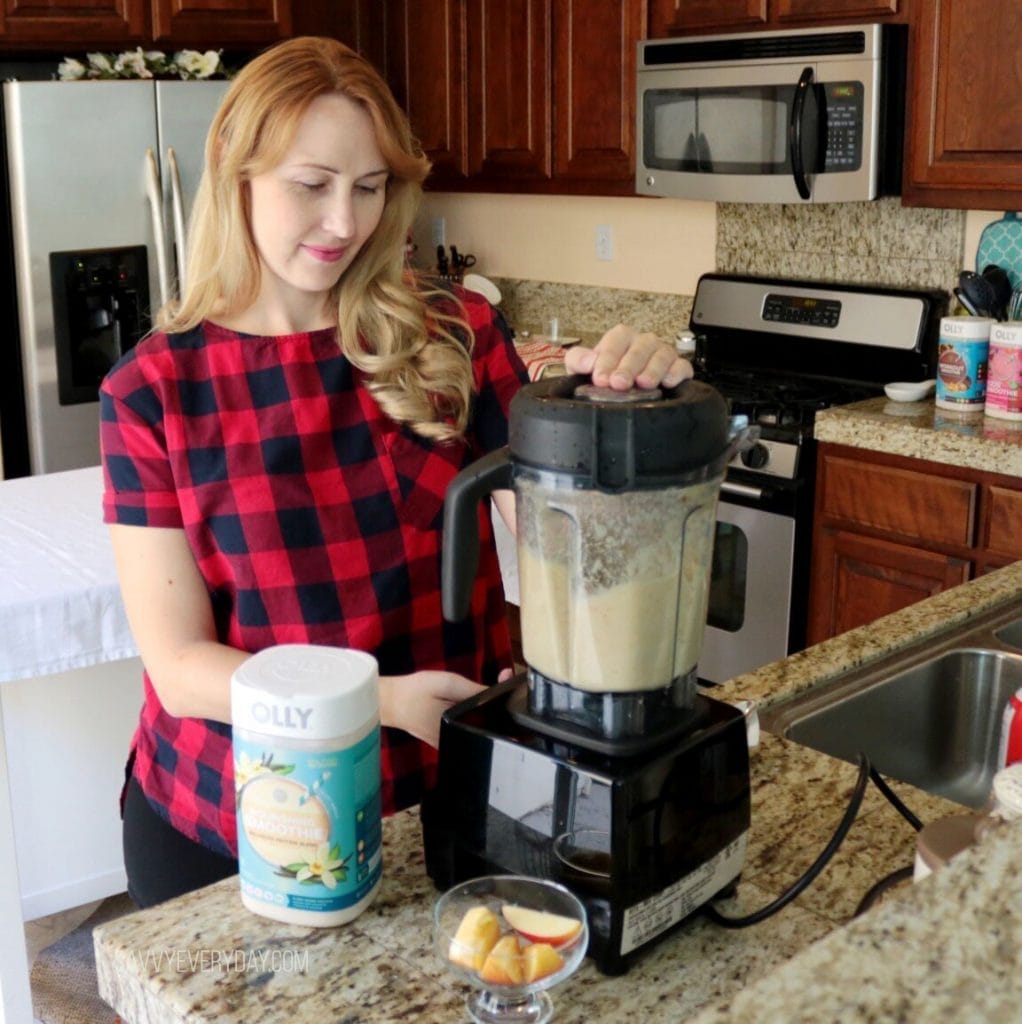 blending my apple carmel smoothie
