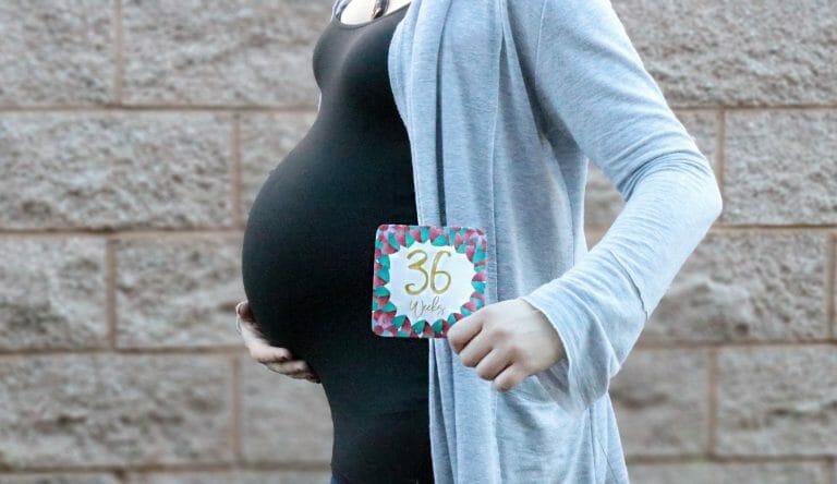 Free! Love-Themed Baby Bump Cards Download for Mamas