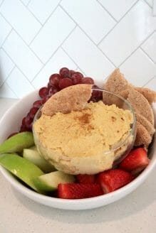 hummus with bread