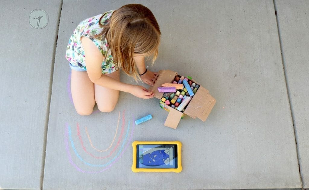 drawing chalk art with the Amazon Fire HD 8