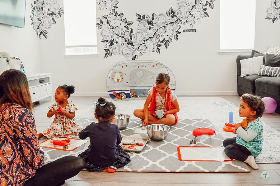 kids with play dough at messy palydate