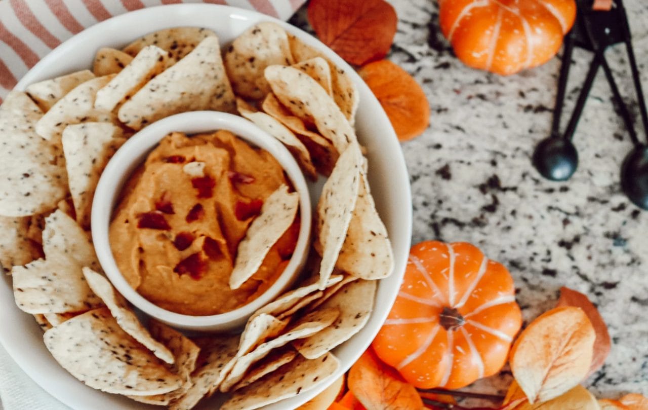 yummy whipped pumpkin spice dip recipe with chips