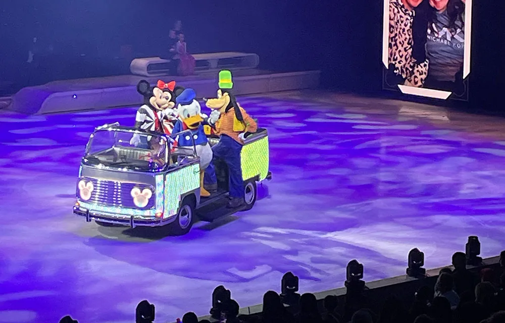Disney on Ice roadtrip with Mcikey and Minnie and Goofy
