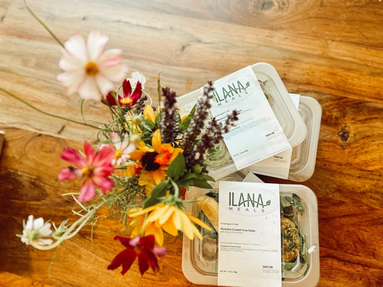 Ilana Meals postpartum food delivery with flowers in vase